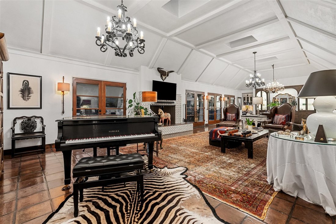 House in The Hills, Texas, United States 5 - 16535655