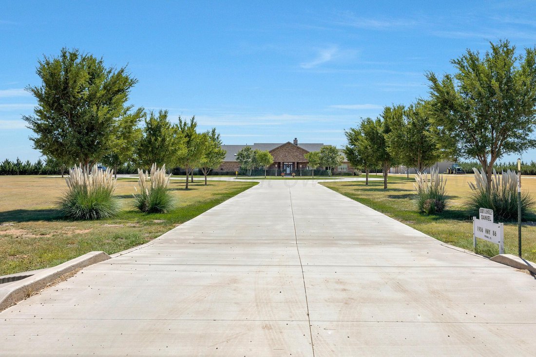 House in Friona, Texas, United States 4 - 16505361