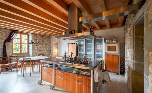 Castle Life At Your Fingertips