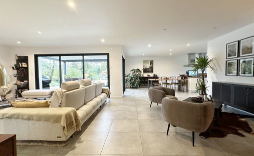 Castle for Sale in Peyrehorade, Nouvelle-Aquitaine, France