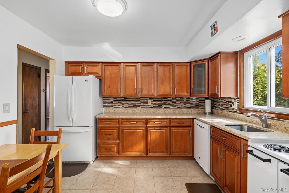 House in Bellmore, New York, United States 4 - 16534933