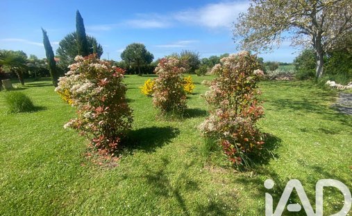Castle for Sale in Le Gua, Nouvelle-Aquitaine, France