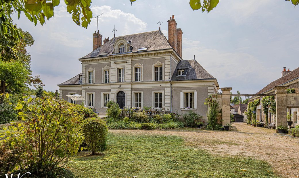 St Georges Sur Cher Authentic Manor On A Park With Enclosure Walls