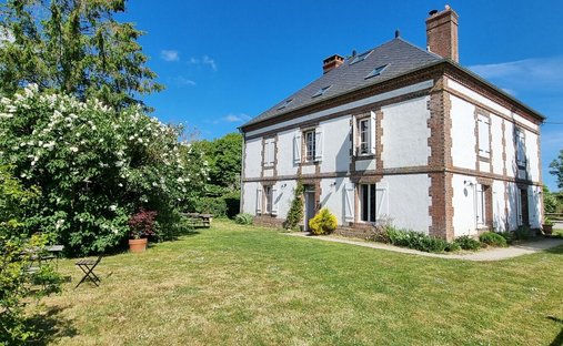 2h From Paris, In The Heart Of The Pays D’auge Area. A Listed 16th /18th Century Chateau Set In Abou
