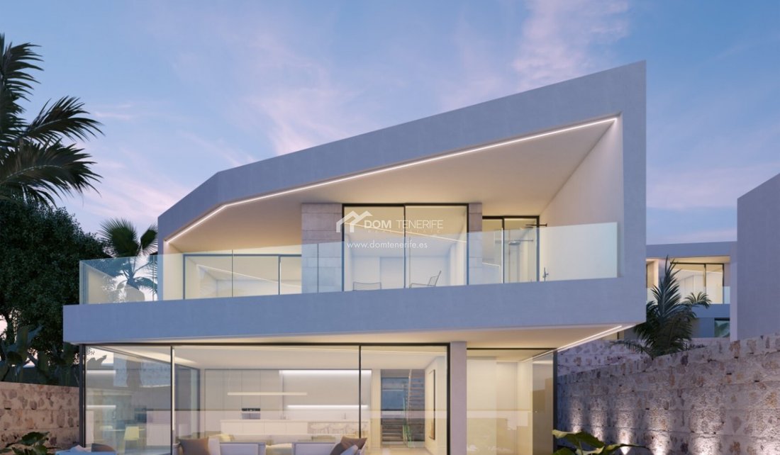Villa in Los Cristianos, Canary Islands, Spain 1 - 16534541