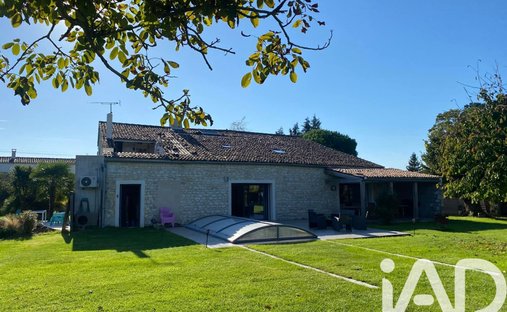 Castle for Sale in Le Gua, Nouvelle-Aquitaine, France