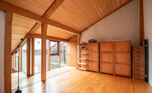 Castle Life At Your Fingertips