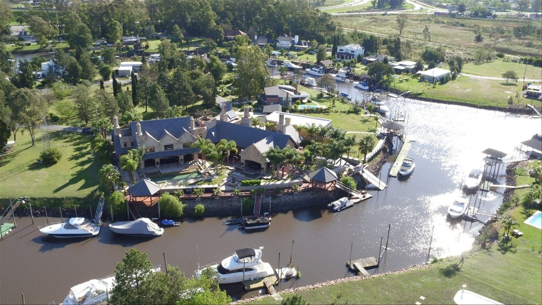 House in Santa Lucia, Canelones Department, Uruguay 1 - 16540382