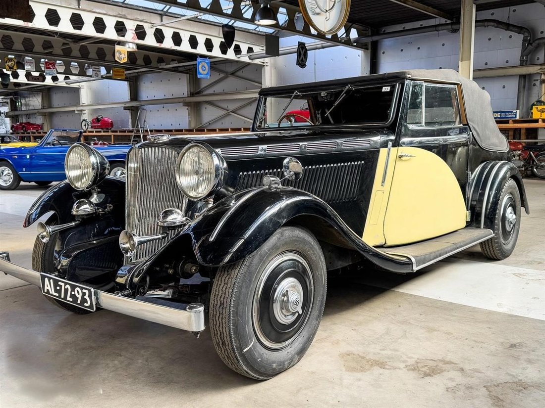 Cabriolet in De Lier, South Holland, Netherlands 1 - 12876028