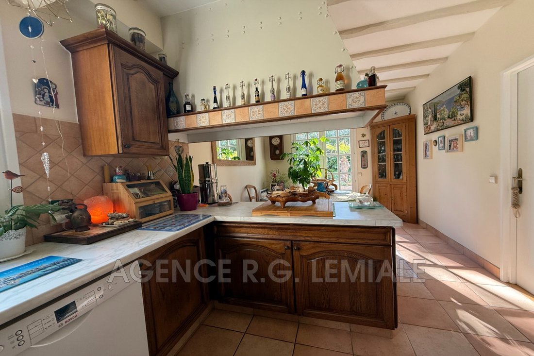 Villa in Charlemagne, Maisons-Laffitte, France 3 - 15981049