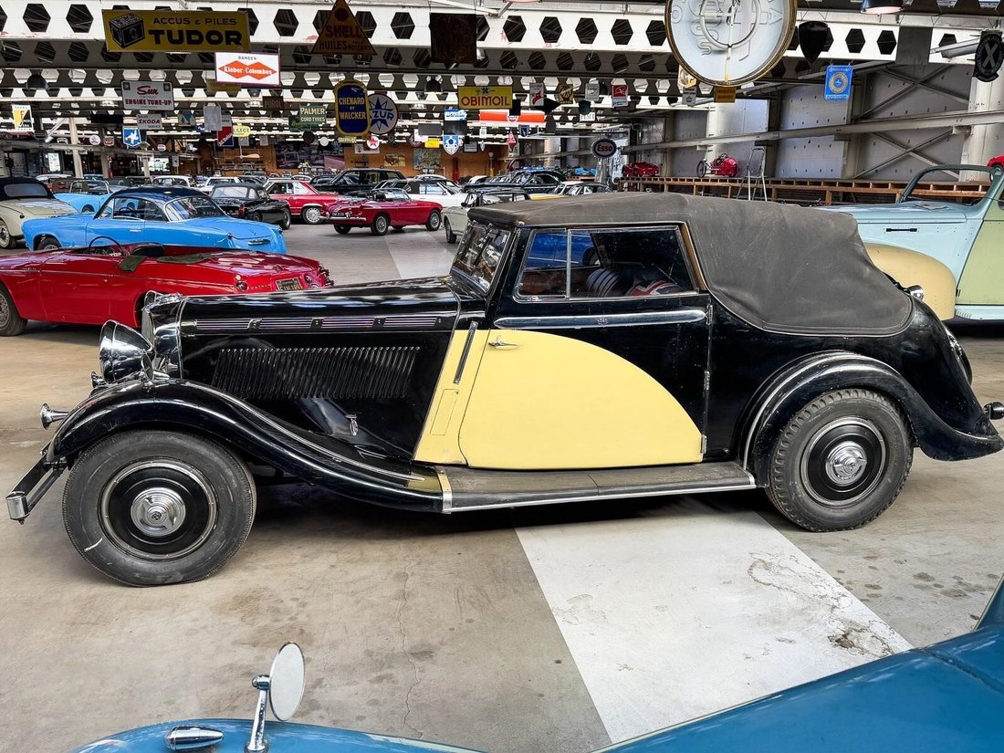 Cabriolet in De Lier, South Holland, Netherlands 2 - 12876028