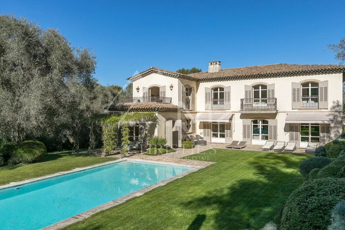Villa in Mougins, Provence-Alpes-Côte d'Azur, France 1 - 12506926