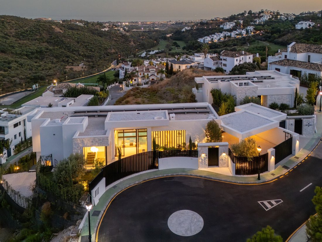 Villa in La Quinta, Benahavis, Andalusia 2 - 16541144