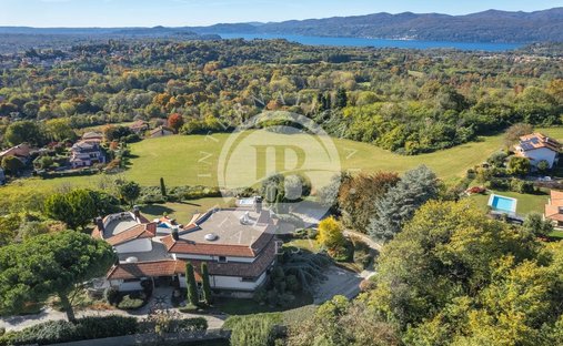 Villa in Besozzo, Lombardy, Italy 1