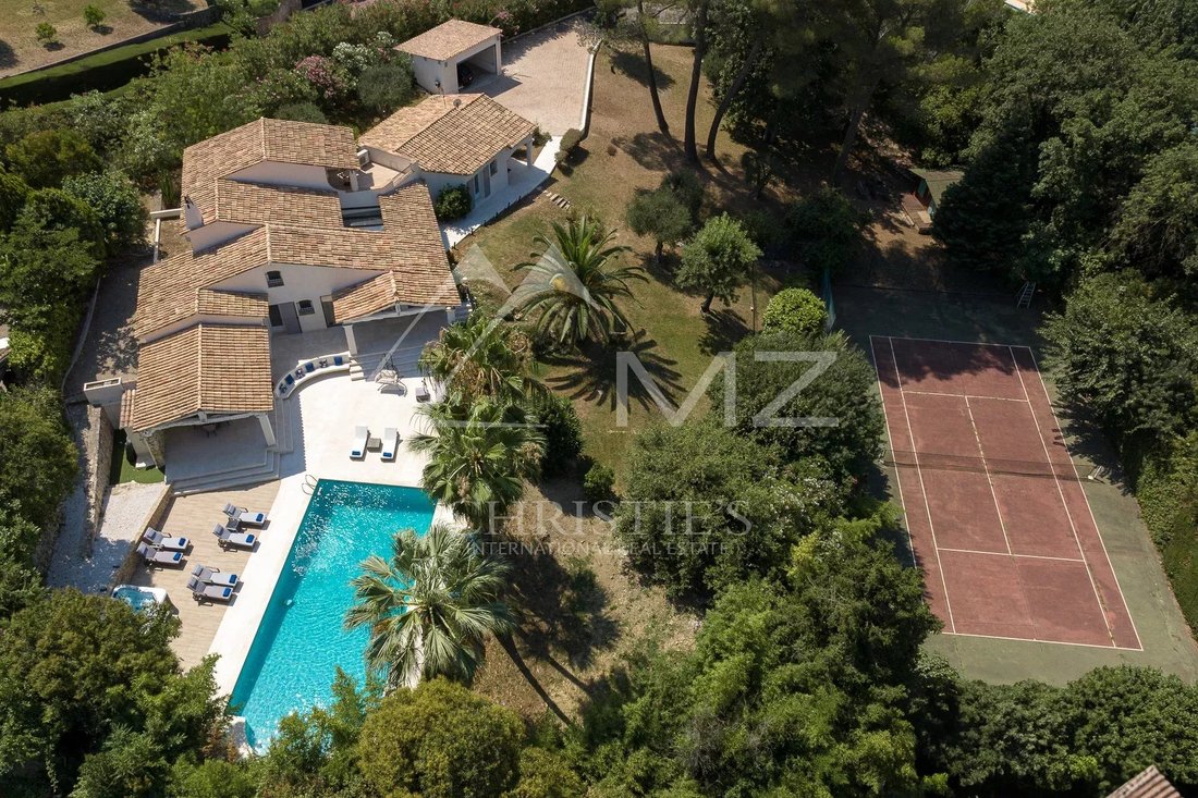 Villa in Mougins, Provence-Alpes-Côte d'Azur, France 2 - 14560273