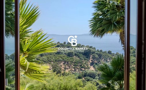 Villa in Rayol-Canadel-sur-Mer, Provence-Alpes-Côte d'Azur, France 1