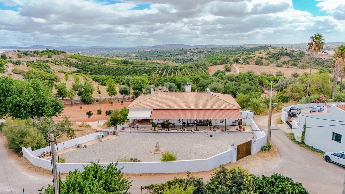 Villa in Alcantarilha, Algarve, Portugal 1 - 16193533