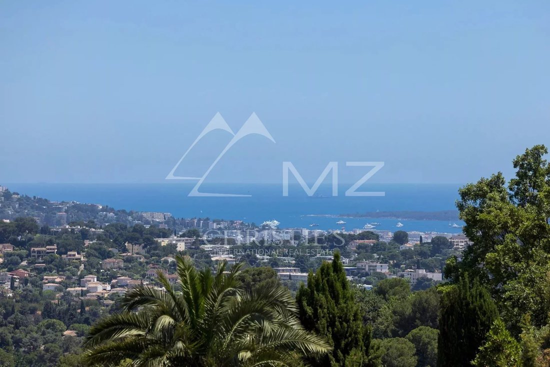Villa in Mougins, Provence-Alpes-Côte d'Azur, France 2 - 12506920