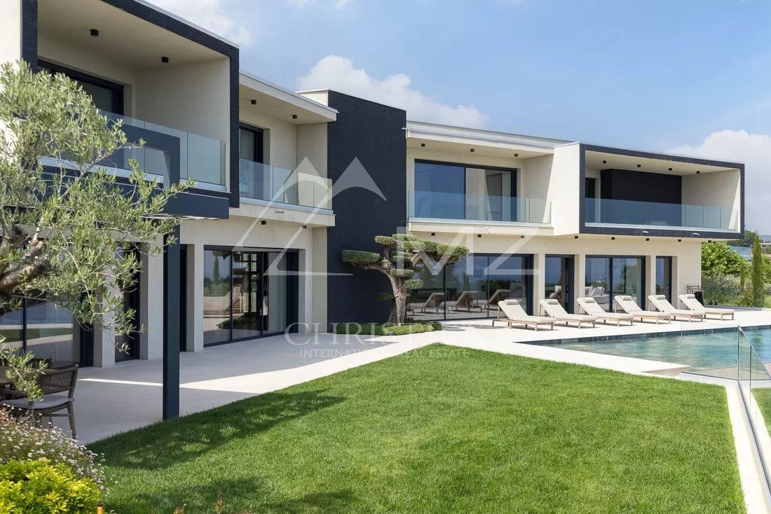 Villa in Châteauneuf-Grasse, Provence-Alpes-Côte d'Azur, France 2 - 14363884