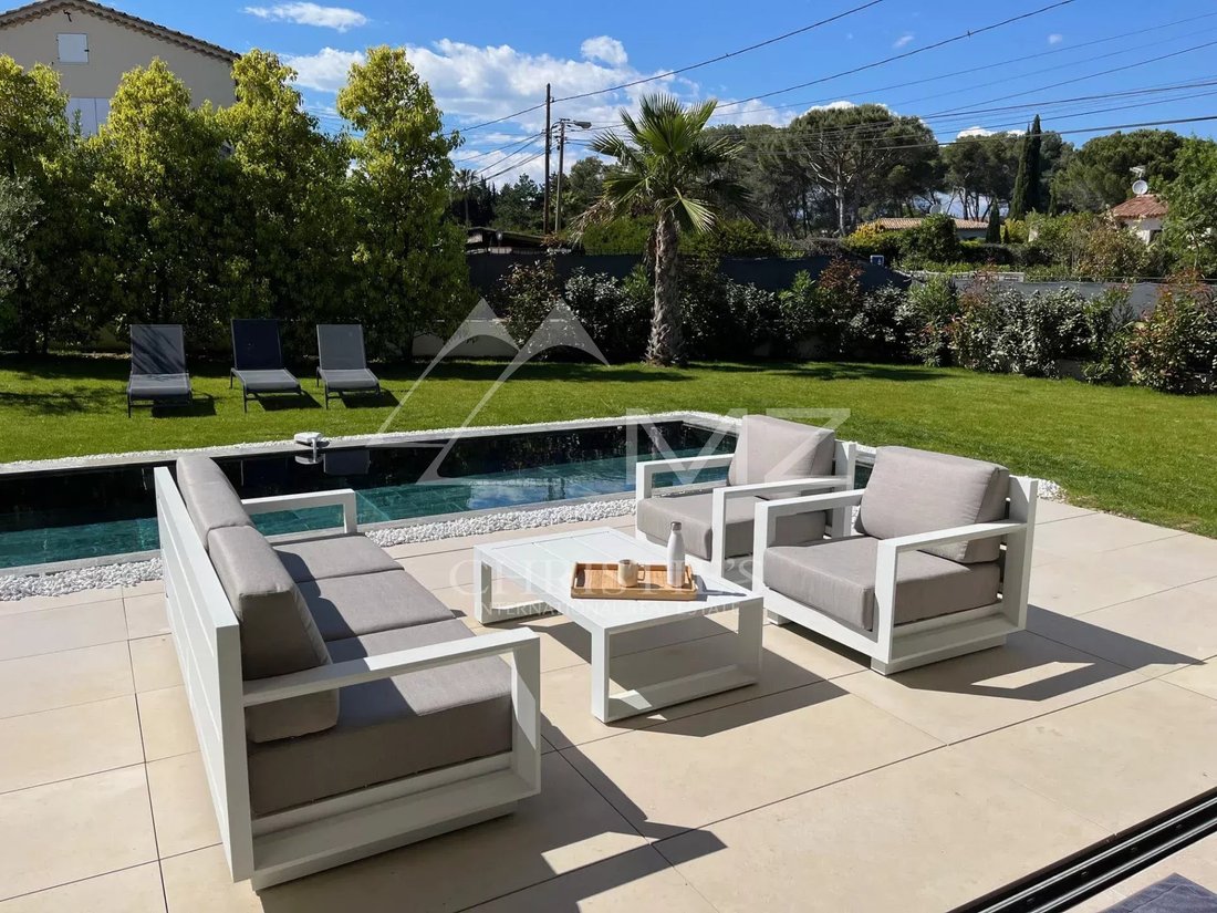 Villa in Mougins, Provence-Alpes-Côte d'Azur, France 3 - 13867479