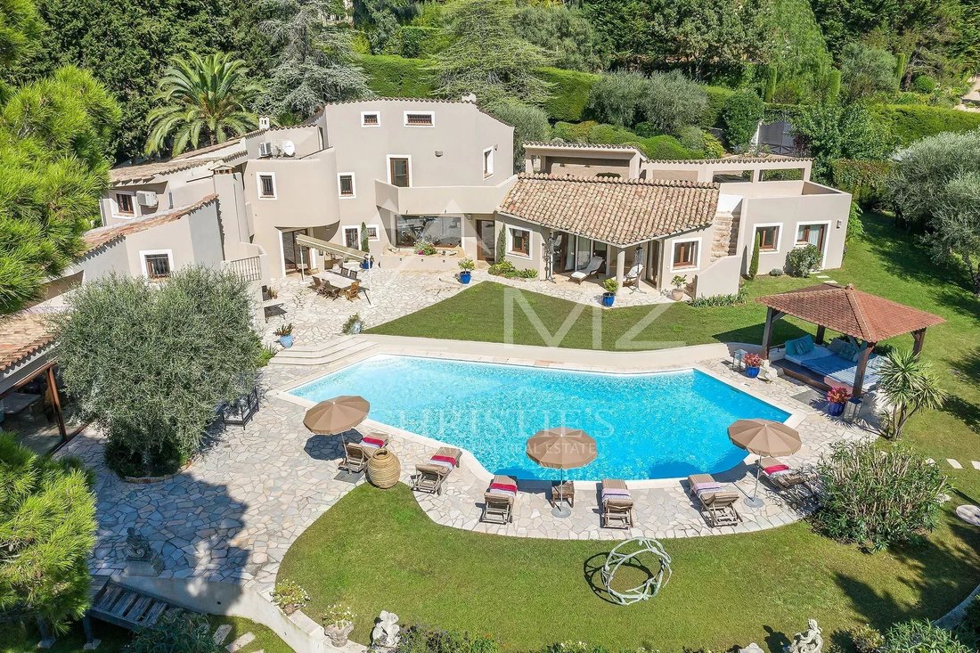 Villa in Mougins, Provence-Alpes-Côte d'Azur, France 1 - 12506905