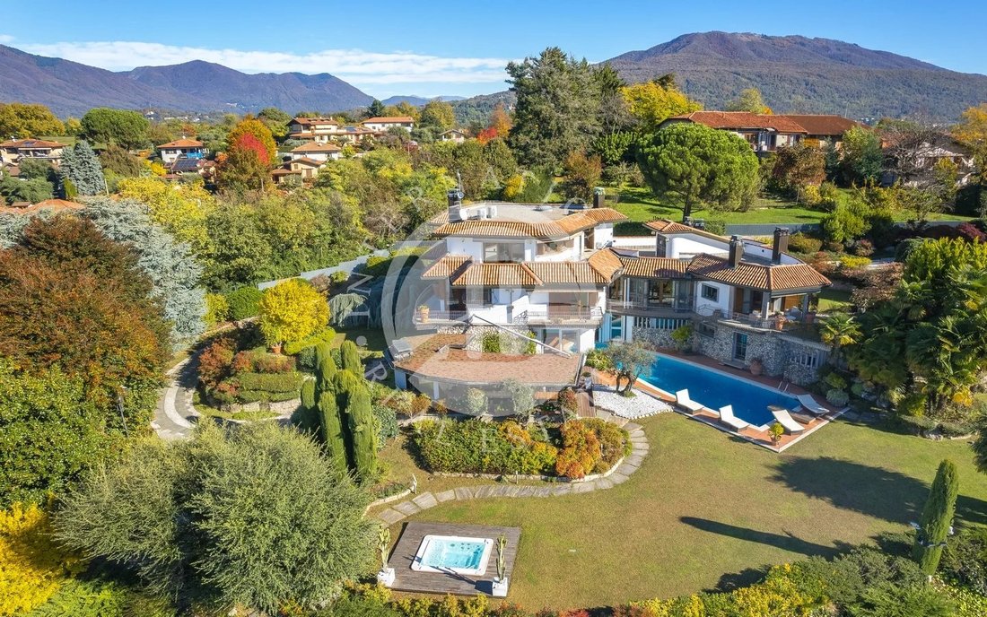 Villa in Besozzo, Lombardy, Italy 2 - 16540557