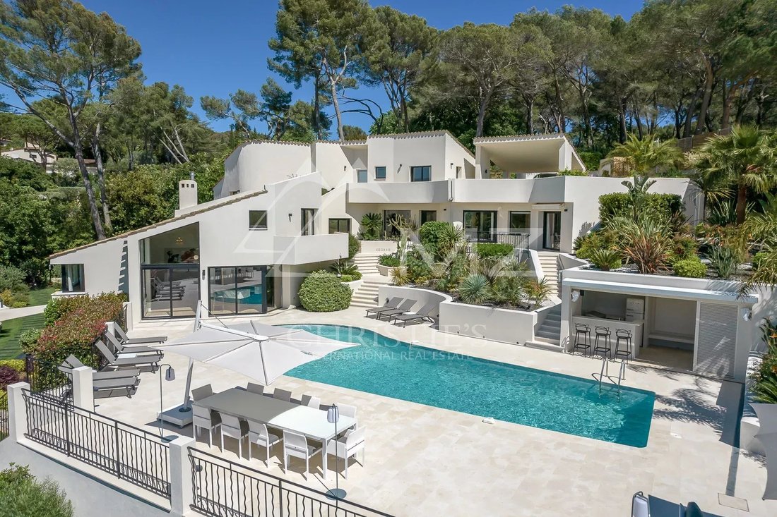 Villa in Mougins, Provence-Alpes-Côte d'Azur, France 1 - 12506912
