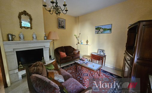 An Urban Chateau Dating Back To 1930 With An Outhouse, A Swimming Pool And Tree Dotted Grounds