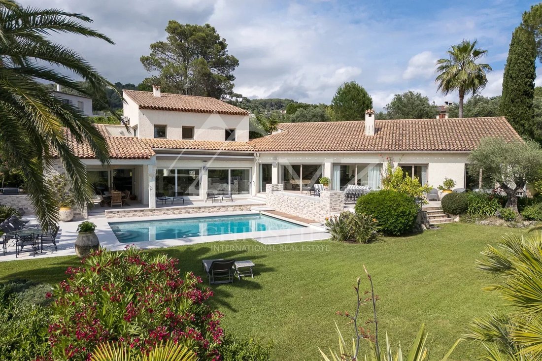 Villa in Saint-Paul-de-Vence, Provence-Alpes-Côte d'Azur, France 1 - 14403318