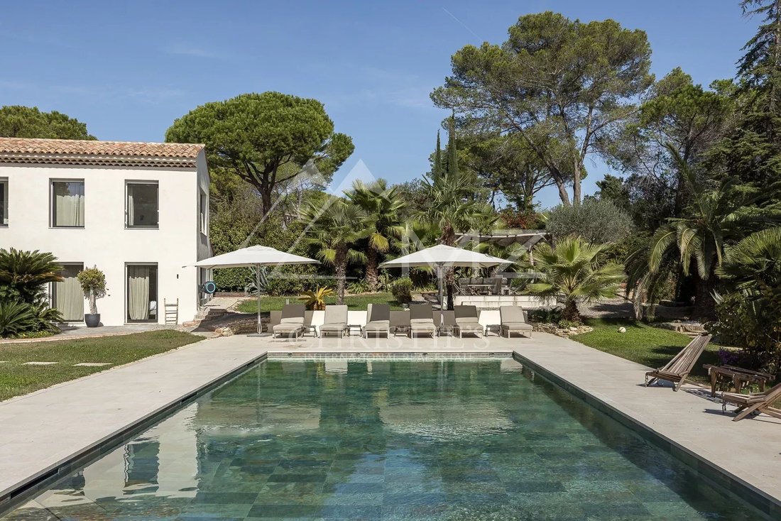 Villa in Mougins, Provence-Alpes-Côte d'Azur, France 1 - 13368074
