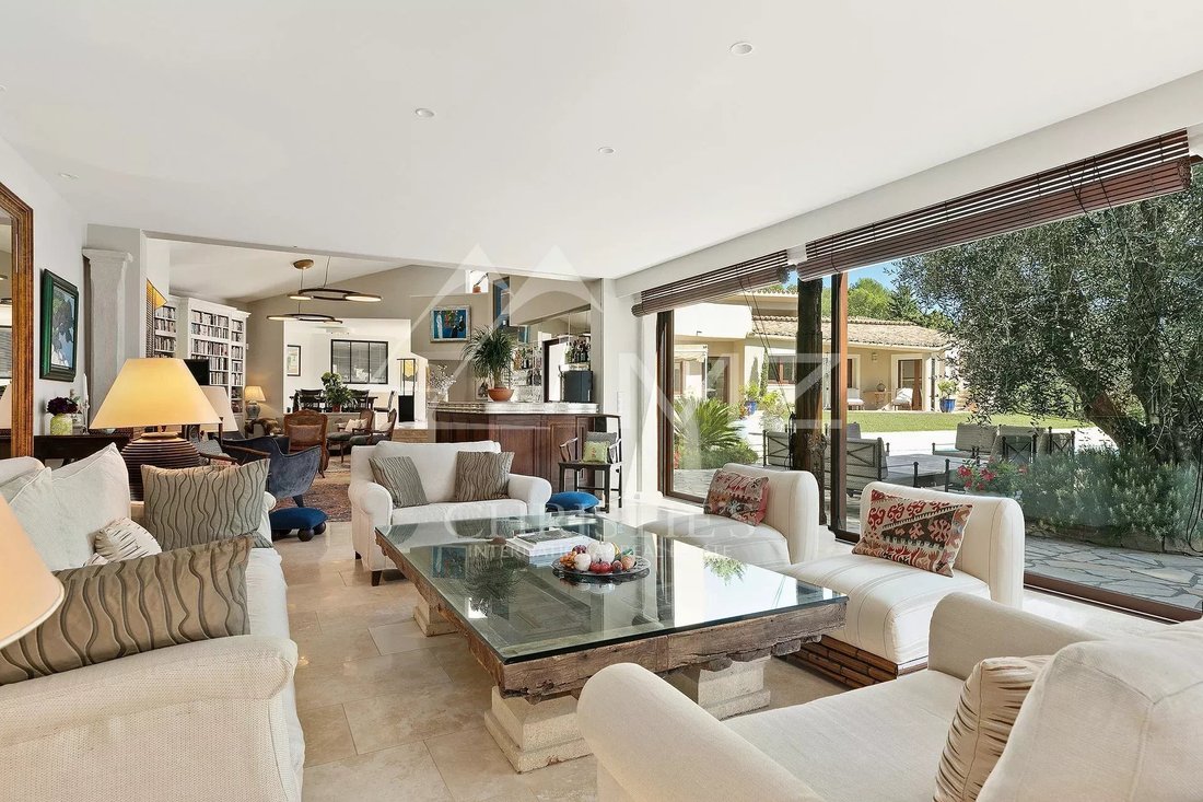 Villa in Mougins, Provence-Alpes-Côte d'Azur, France 3 - 12506905
