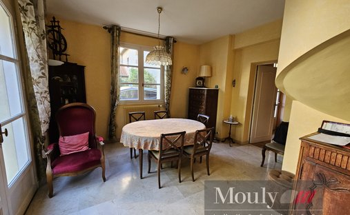 An Urban Chateau Dating Back To 1930 With An Outhouse, A Swimming Pool And Tree Dotted Grounds
