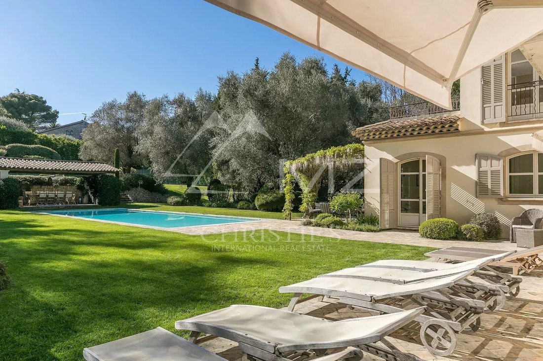 Villa in Mougins, Provence-Alpes-Côte d'Azur, France 2 - 12506926
