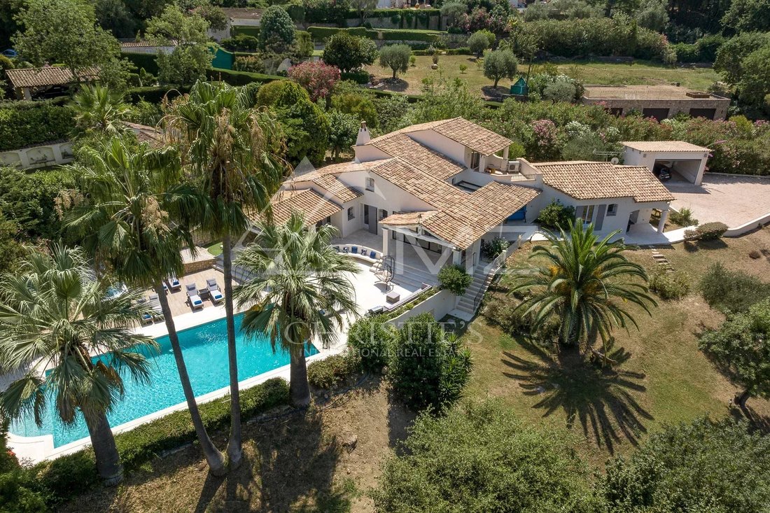 Villa in Mougins, Provence-Alpes-Côte d'Azur, France 1 - 14560273