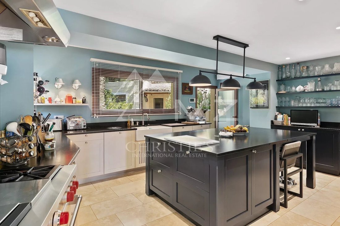 Villa in Mougins, Provence-Alpes-Côte d'Azur, France 4 - 12506905