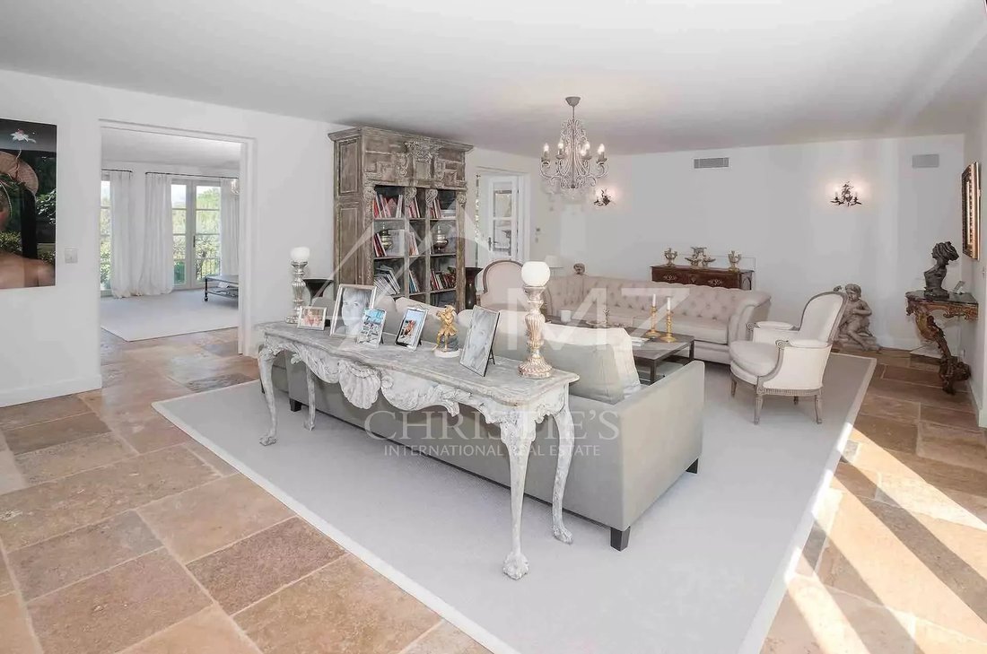 Villa in Mougins, Provence-Alpes-Côte d'Azur, France 3 - 12506938
