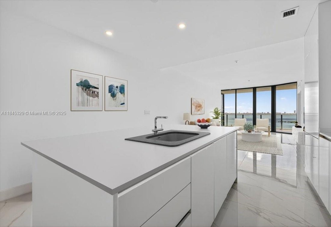 Condo in Miami, Florida, United States 2 - 16541285