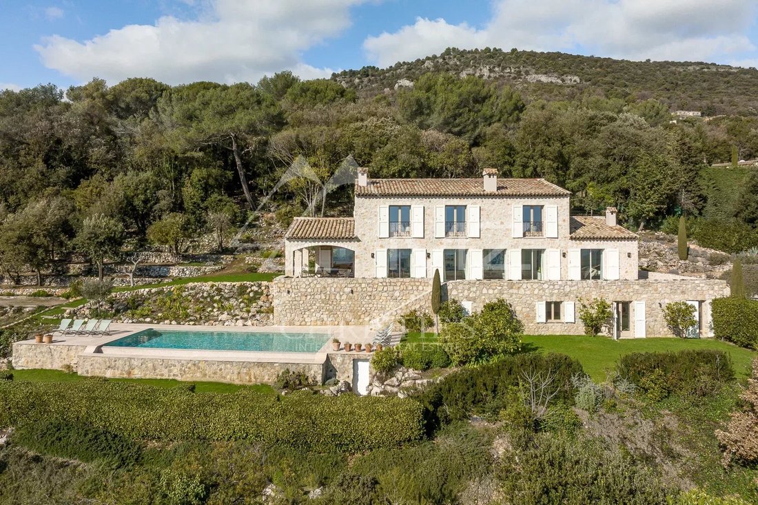 Villa in Saint-Paul-de-Vence, Provence-Alpes-Côte d'Azur, France 1 - 12570072