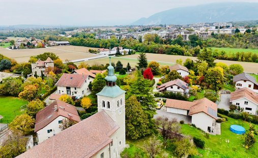 Castle for Sale in Saint-Julien-en-Genevois, Auvergne-Rhône-Alpes, France