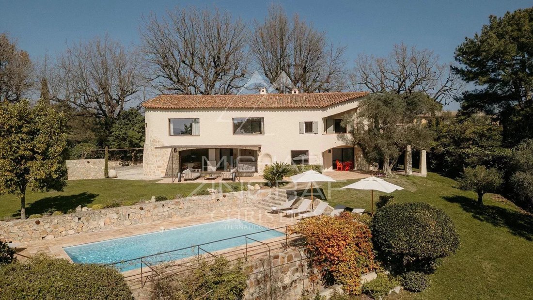 Villa in Mougins, Provence-Alpes-Côte d'Azur, France 2 - 13562257