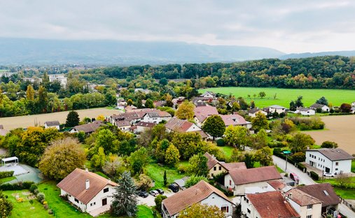 Castle for Sale in Saint-Julien-en-Genevois, Auvergne-Rhône-Alpes, France