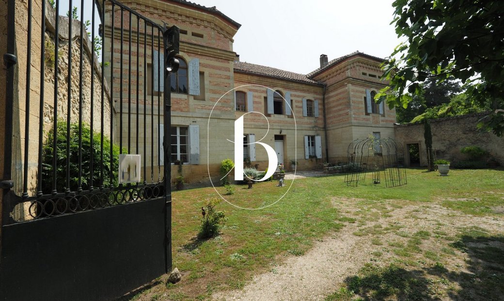 For Sale: Château In Uzès, 480m², 15 Rooms, €1,300,000 With Garage