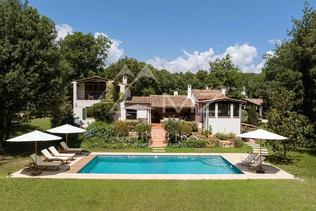 Villa in Saint-Paul-de-Vence, Provence-Alpes-Côte d'Azur, France 1 - 14537338