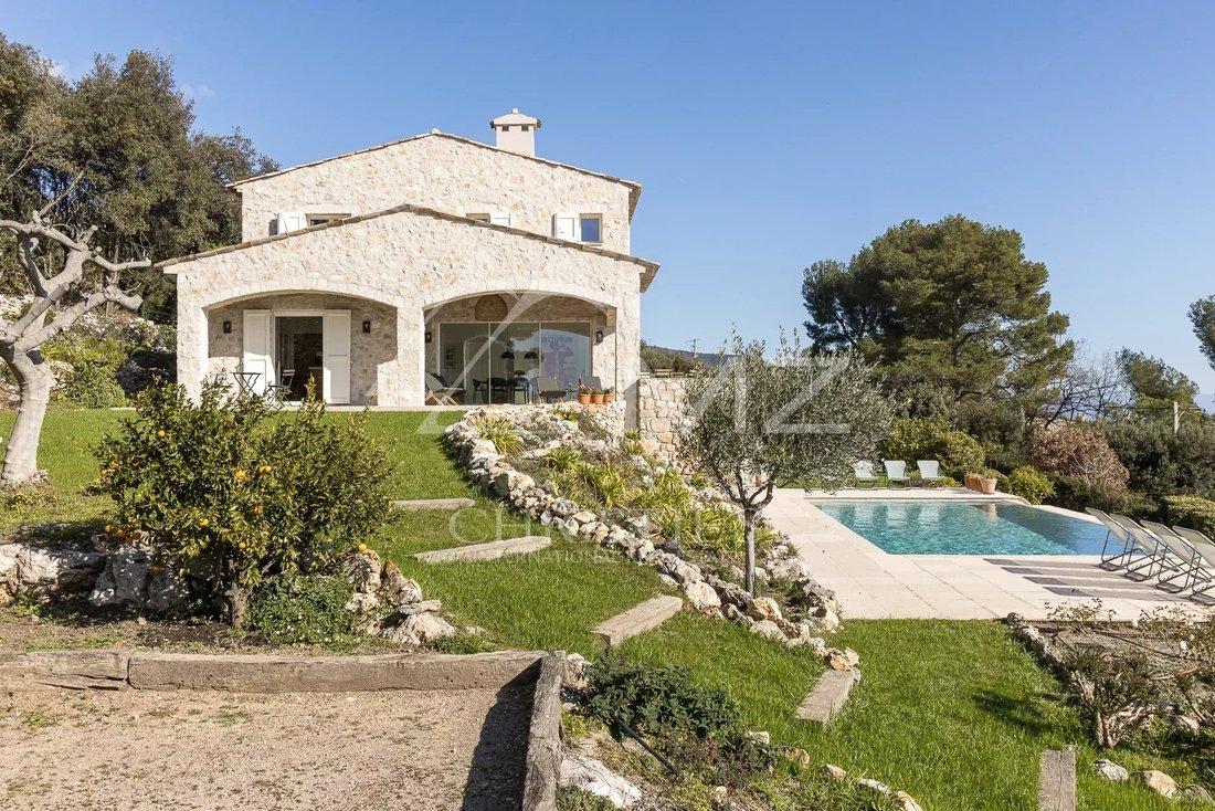 Villa in Saint-Paul-de-Vence, Provence-Alpes-Côte d'Azur, France 4 - 12570072