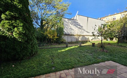 An Urban Chateau Dating Back To 1930 With An Outhouse, A Swimming Pool And Tree Dotted Grounds