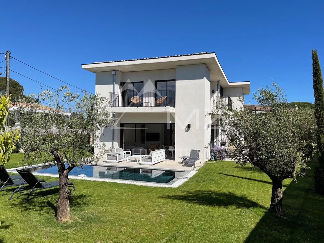 Villa in Mougins, Provence-Alpes-Côte d'Azur, France 1 - 13867479