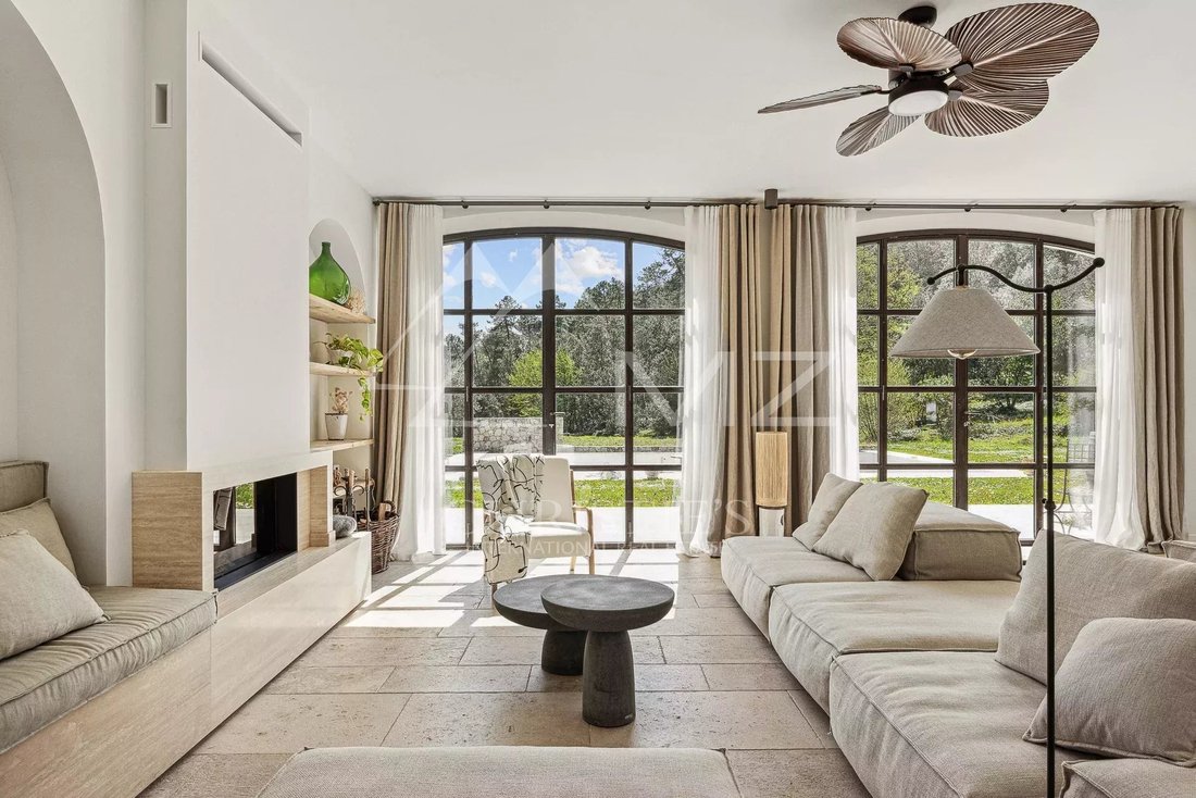 Villa in Saint-Paul-de-Vence, Provence-Alpes-Côte d'Azur, France 2 - 12700309