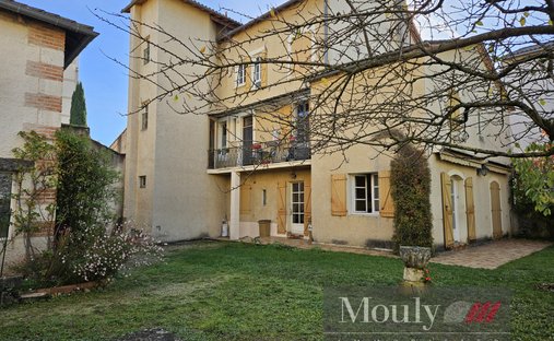 An Urban Chateau Dating Back To 1930 With An Outhouse, A Swimming Pool And Tree Dotted Grounds
