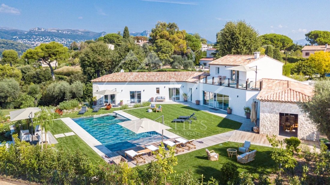Villa in Saint-Paul-de-Vence, Provence-Alpes-Côte d'Azur, France 2 - 12506929