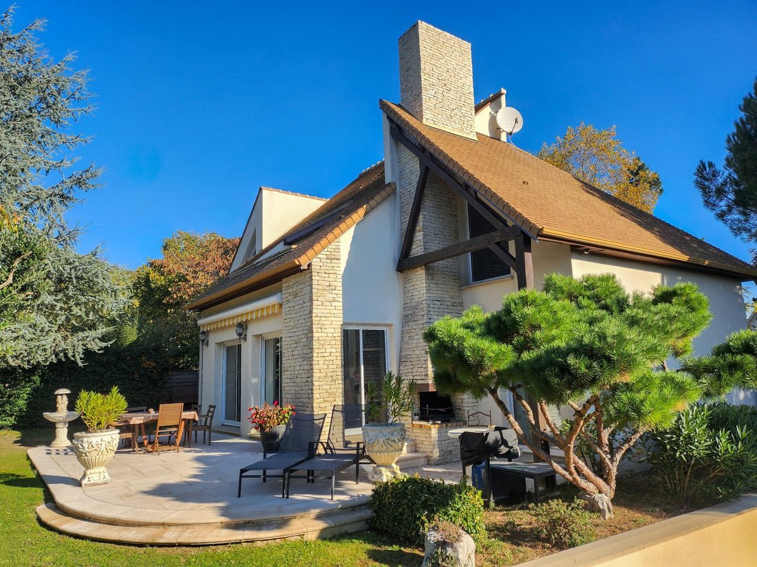 Villa in Montlhery, Ile-de-France, France 1 - 16540739